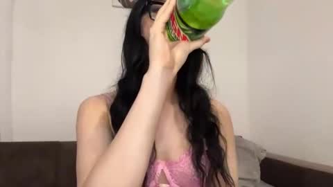 Mia online show from June 10, 3:33 pm