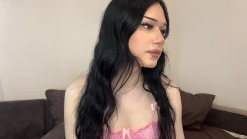 Mia online show from June 22, 8:11 am