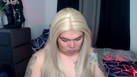 Snapshot of michellevixen921 chatting on October 14, 11:44 am Michelle online show from October 14, 11:44 am