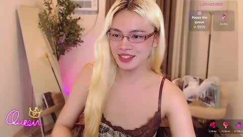Marie Antoinette online show from June 22, 3:25 am