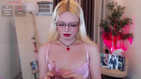 Marie Antoinette online show from July 29, 1:04 am