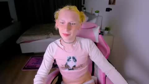 mikaella_nicole online show from June 20, 6:55 pm