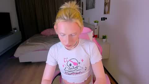mikaella_nicole online show from July 7, 9:08 pm