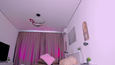 mikaella_nicole online show from July 28, 3:21 pm