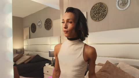 milanduval online show from August 2, 1:17 am