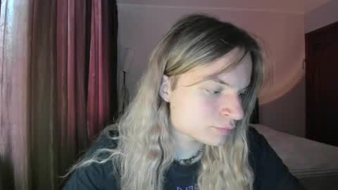 mili-kira online show from June 8, 4:34 am