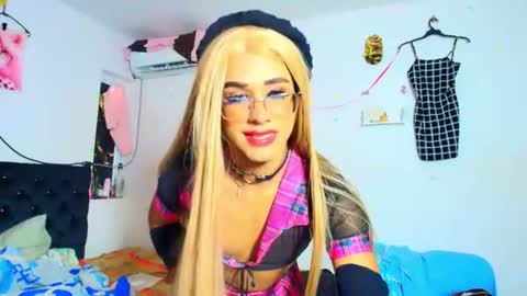 miss_channellx online show from June 14, 11:33 am