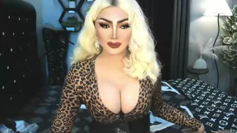 PRIESTESS CHANNEL online show from June 9, 1:32 pm