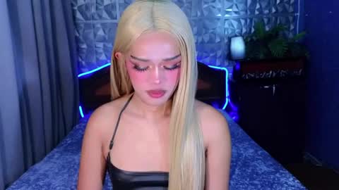 im your queen steffie online show from June 9, 12:04 pm