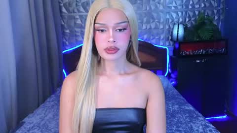 im your queen steffie online show from June 14, 2:51 pm