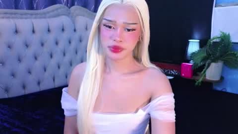 im your queen steffie online show from July 16, 2:12 pm