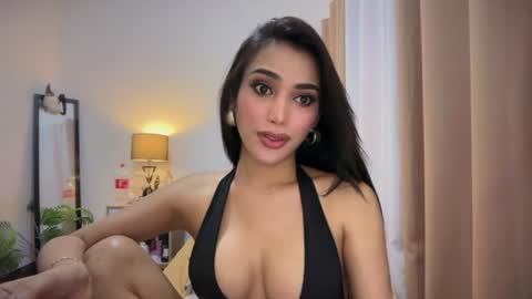 MISS YSABELLE online show from July 6, 9:16 am