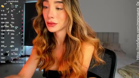 MAYRA   online show from November 20, 9:15 pm