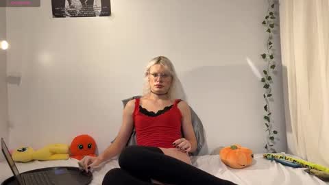 mollychloe online show from November 14, 7:55 pm