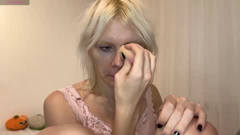 mollychloe online show from November 24, 4:09 pm