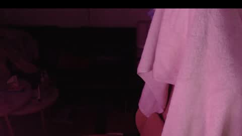 Snapshot of monstercockselfsuck chatting on December 9, 12:51 pm ELYSE A SIMPLE GIRL online show from December 9, 12:51 pm