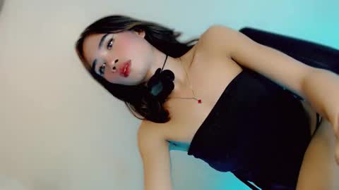 mscherry_ online show from June 10, 1:54 pm