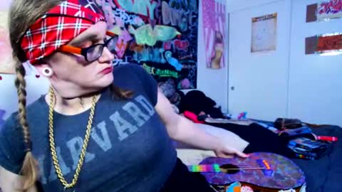 Cunty Luxxe online show from April 7, 10:38 am