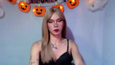 Snapshot of mysteryman_xxx chatting on October 28, 6:28 pm UR trans NEXTDOOR online show from October 28, 6:28 pm