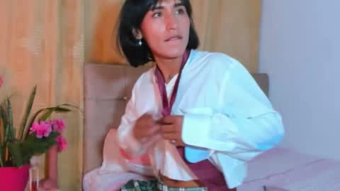  Naomi  online show from November 4, 5:45 pm