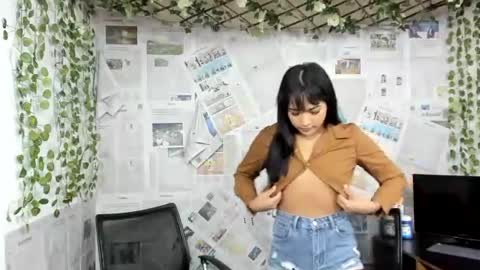 nahomi_hot2002 online show from June 18, 1:16 pm