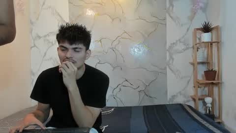 nahomi_hot2002 online show from June 29, 1:33 pm