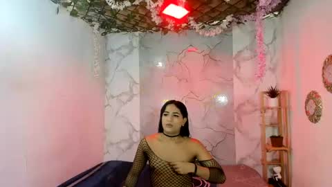 nahomi_hot2002 online show from July 27, 1:18 pm