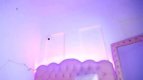 naomi_shayk online show from June 6, 6:59 pm