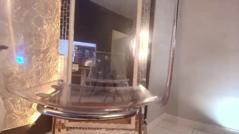 Naomi Qeents online show from November 1, 2:14 pm