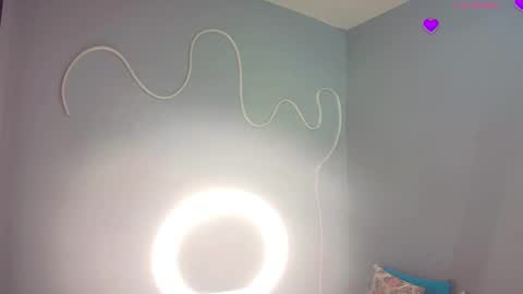 Naomi Qeents online show from November 18, 1:00 pm