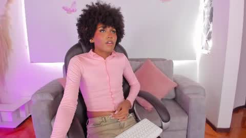 N A O M I  online show from July 28, 4:39 pm