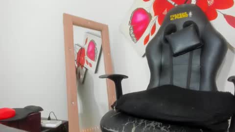 naomiwildburn online show from January 25, 2:41 pm