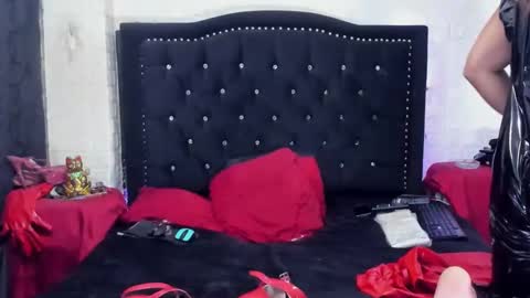 natashaburgos online show from March 8, 9:40 pm