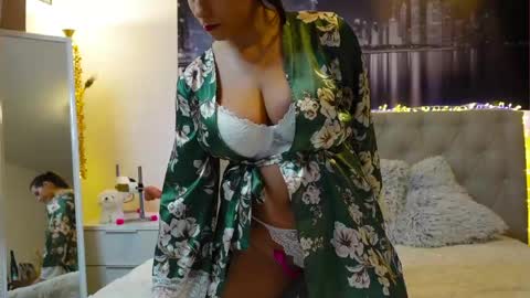 Nenette online show from May 15, 5:43 pm