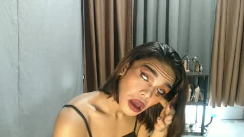neomi online show from June 11, 6:28 pm