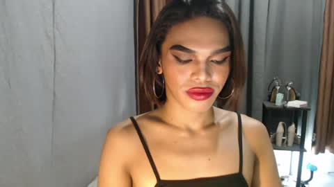 neomi online show from July 5, 1:06 pm