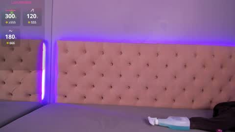 Nickie online show from December 8, 2:41 pm