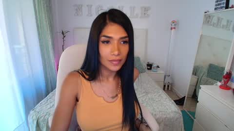 Nicolle Bustamante online show from February 21, 9:34 am