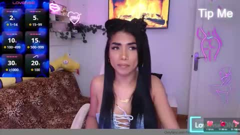 Nicolle Bustamante online show from March 3, 6:37 pm