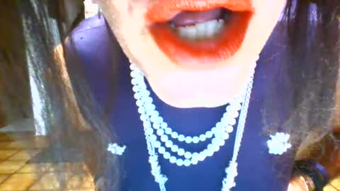 nina8383 online show from August 4, 10:15 pm