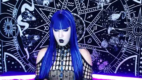 caroline online show from April 7, 10:33 pm