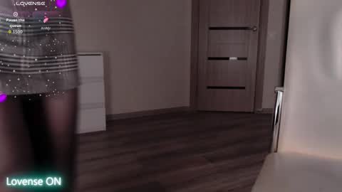 noelleneptune online show from March 15, 1:47 pm