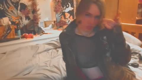 Snapshot of notyourfemboi chatting on October 24, 2:27 am Lucy online show from October 24, 2:27 am
