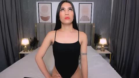 olivia_hotcummer online show from July 7, 7:23 am