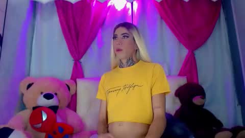 oliviahot01 online show from March 10, 2:26 am