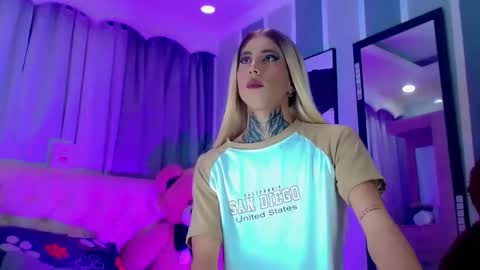 oliviahot01 online show from June 5, 2:04 am