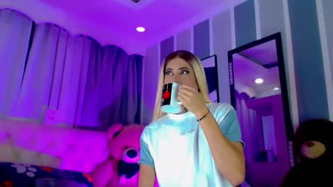 oliviahot01 online show from June 9, 1:38 am