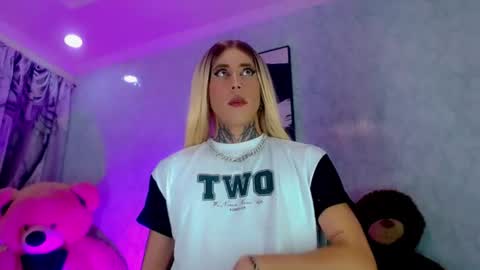 oliviahot01 online show from June 13, 2:55 am