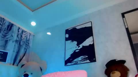 oliviahot01 online show from July 2, 1:28 am