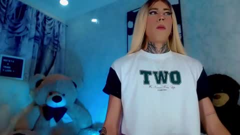 oliviahot01 online show from July 4, 3:34 am